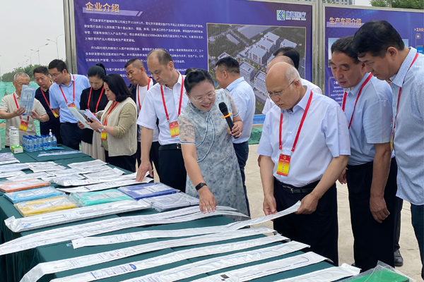 熱烈歡迎省市縣鄉(xiāng)四級人大代表一行蒞臨康譽醫(yī)療產(chǎn)業(yè)園項目視察工作