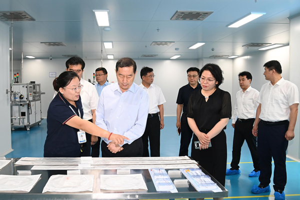 市委書記張超超帶領(lǐng)市縣領(lǐng)導(dǎo)蒞臨康譽醫(yī)療開展調(diào)研工作